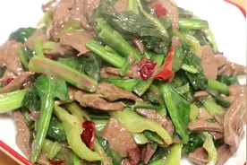 春天要多吃菠菜，搭配猪肝真的太好吃了，鲜嫩可口，营养丰富，香