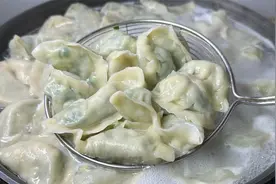 韭菜三鲜饺子馅，切记不要乱加调料，学会这样做，韭菜翠绿鲜味足视频封面