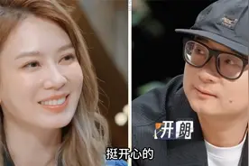 离婚后的老刘眼睛有光，有自己的生活，而傅首尔还在消费对方