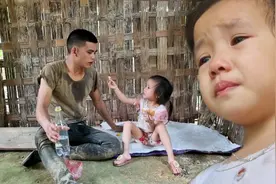 捡垃圾的5岁女孩遇到一个“酒鬼”叔叔，喂她吃饭并带她回家