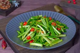 腌蒜苔，最忌直接加盐腌，像我这样做，脆嫩爽口不烧心，收藏了视频封面