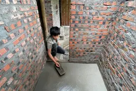 农村小孩子自建房子，小孟学会了泥瓦匠，自己动手为自己建砖房