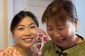 你见过这么扣的婆婆吗？手机坏成这样不舍得换，今天赶紧给她安排