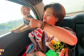 猴子卡卡 + 米特和家人回老家看望奶奶视频封面