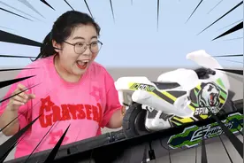 飕狗摩托超长直轨大比拼！胖小唯对决宝贝妹，谁能取得胜利？