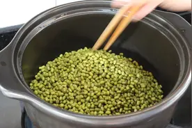 绿豆炒一炒，教你夏季最火的吃法，味美解暑，我家孩子连吃3大碗视频封面