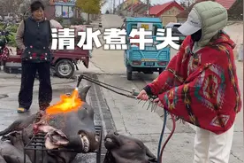 威海农村大集上牛头肉原来是这样加工的，清水煮无添加，好吃吗？