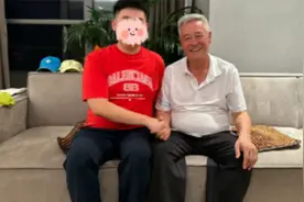 66岁赵本山近照曝光，精神抖擞满脸笑容状态好，啤酒肚很突出视频封面