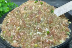 调芹菜饺子馅，芹菜用盐杀水是大错！教你饭店不外传配方，太视频封面