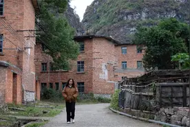 曾经的广西河池钢厂，生活区有着大片老建筑，时代气息浓厚视频封面