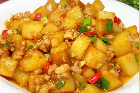 最近土豆丁这做法火了，饭店一盘38，在家做成本才6元，真下饭