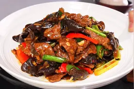 巨巨巨下饭的黑木耳炒牛肉，简单好吃太过瘾了！