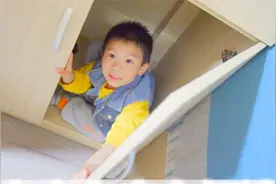 陪宝宝在房车捉迷藏，小星星秘密基地差点被发现，还好我演技好！视频封面