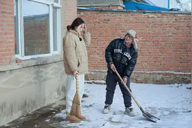 姐夫问：什么东西是你的，却是别人在用？小姨子回答真逗