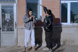 姐夫给小姨子喂猪200一天，6天后算账还搭里500元，结局太逗了视频封面