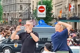 外滩：30多人的“俄罗斯旅游团”，上海吸引力还是蛮大的！视频封面