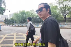 坐车去找重庆网红杨百万，经过两个小时奔波终于见到，人非常热情视频封面