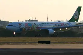 Hello Kitty梦想号彩绘机‖空客A330客机起飞厦门高崎国际机场视频封面