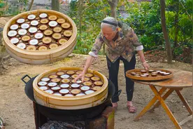 两广的传统美味“鸡窝糍粑”，像钵仔糕一样，做法简单又好吃