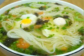 早餐就爱这碗清汤面，大妈教你调汤诀窍，汤鲜味美，几分钟就上桌