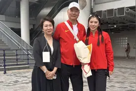 吴艳妮日本夺冠奖金曝光+妈妈视角见证夺冠，激动尖叫连喊4次加油视频封面