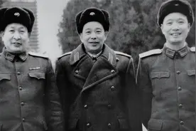 了不起的开国中将，贺龙是他舅舅，杨尚昆是他大舅哥视频封面