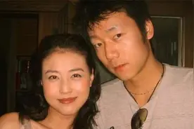 周海媚绯闻男友发声悼念，称是助理没照顾好对方，晒合照情绪激动视频封面