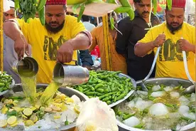 地表最辣，巴铁用魔鬼椒做饮料，50度高温下必备救命水