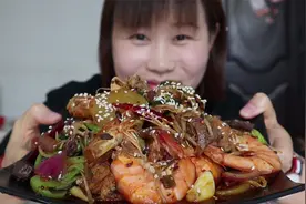 妹子今天下厨，6种食材炒1锅麻辣香锅吃，香辣开胃，越吃越香