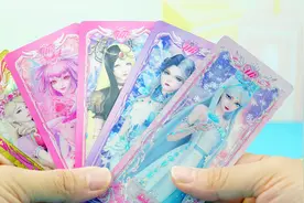 连拆4盒叶罗丽梦8，连出3张冰公主粉边AR卡！视频封面