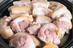 香喷喷的生焖猪手做法，软嫩入味肥而不腻，满满的胶原蛋白