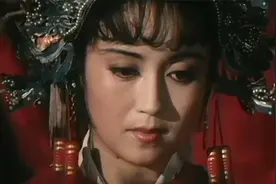 剧中徐少华和魏慧丽真般配，搭配老歌《说聊斋》，歌声勾起回忆