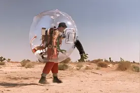 小男孩一出生得了怪病，妈妈怕男孩污染，只能把他装进泡泡里