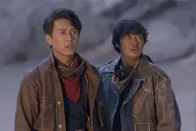 考古队遇到黑眼怪蛇，胡八一差点被蛇咬到，最后被照相机制服视频封面