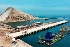 中国在秘鲁建港口，取代巴拿马运河，还没完工，巴西就想进行贸易视频封面