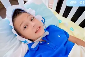 保姆的眼镜坏掉了错把哥哥当成了小宝宝，太搞笑了吧视频封面