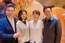 董卿周涛时隔8年再同框，央视最强主持罕见合体，网友：回忆满满视频封面