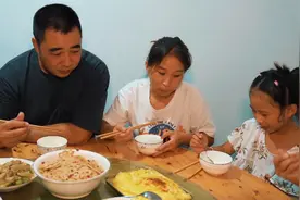 月月嘴馋，桃子姐尝试新花样做一盘芝士土豆，香糯软烂，真美味