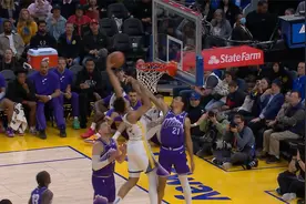 NBA精彩时刻：库追休战！勇士西部第十与国王相遇附加赛！视频封面