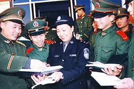 任长霞因公牺牲仅40岁，如今15年过去了，她的子女现状如何？视频封面