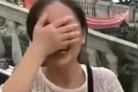 女司机摇到“222”车牌乐开花，看清两个字母羞愧：挂上还咋见人视频封面