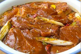 在家卤酱肉，腌料配方是关键，不用放一粒盐，酱香浓郁肉嫩不柴