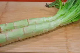 炒莴笋，不要焯水和直接下锅炒，教你一招，清脆爽口，好吃又下饭