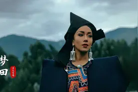 彝族姑娘吉克隽逸演唱《狗剩快跑》片尾曲《梦田》，太动听了视频封面