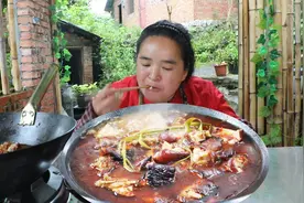 猪脚最好吃的做法，脆皮酸汤猪脚，苗大姐吃一腿都不嫌多