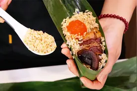 马上端午了，还是肉粽好吃，粽子这样做软糯咸香，一口气吃了三个视频封面