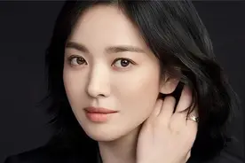 曾与李秉宪玄彬相恋，离婚后前夫再婚生子，宋慧乔经历了什么？视频封面