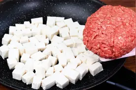 豆腐和牛肉这么做太绝了，好吃到一滴都不剩！视频封面