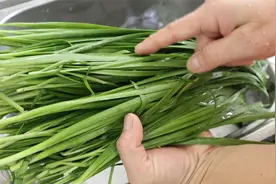 春季多吃韭菜，教你一个客家传统有名的吃法，香嫩多汁越吃越想吃视频封面