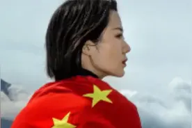 真正的血脉觉醒，大妈们在南京纪念馆举手拍照，大学生愤怒制止视频封面